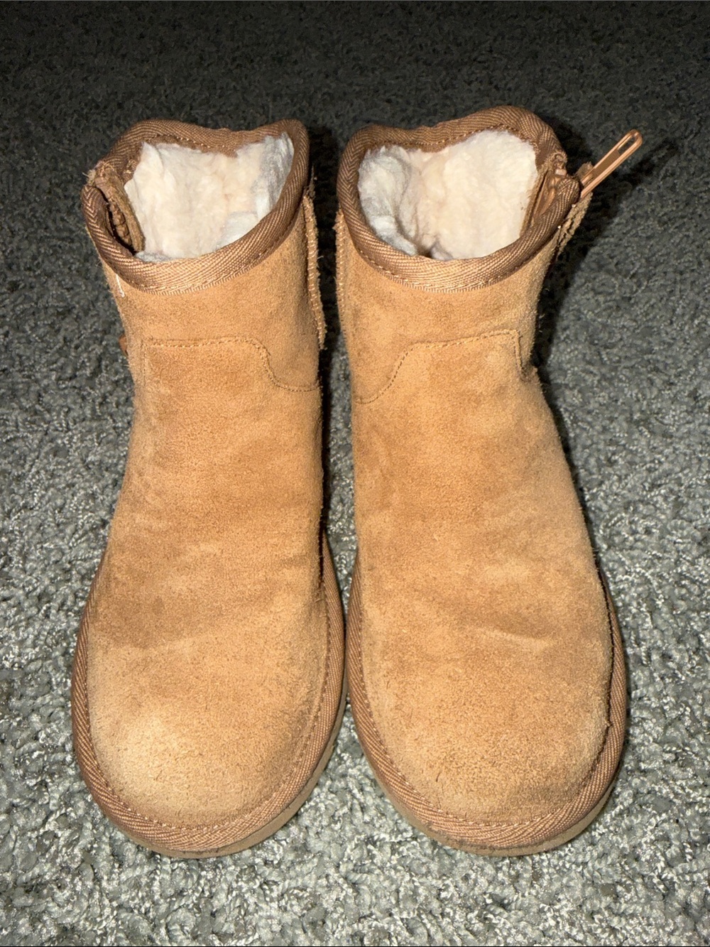Girls UGG Mid Height Boots (2) - Picture 3 of 10